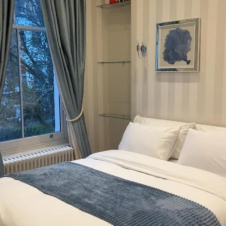 Luxury Garden View Flat - Kensington Apartment